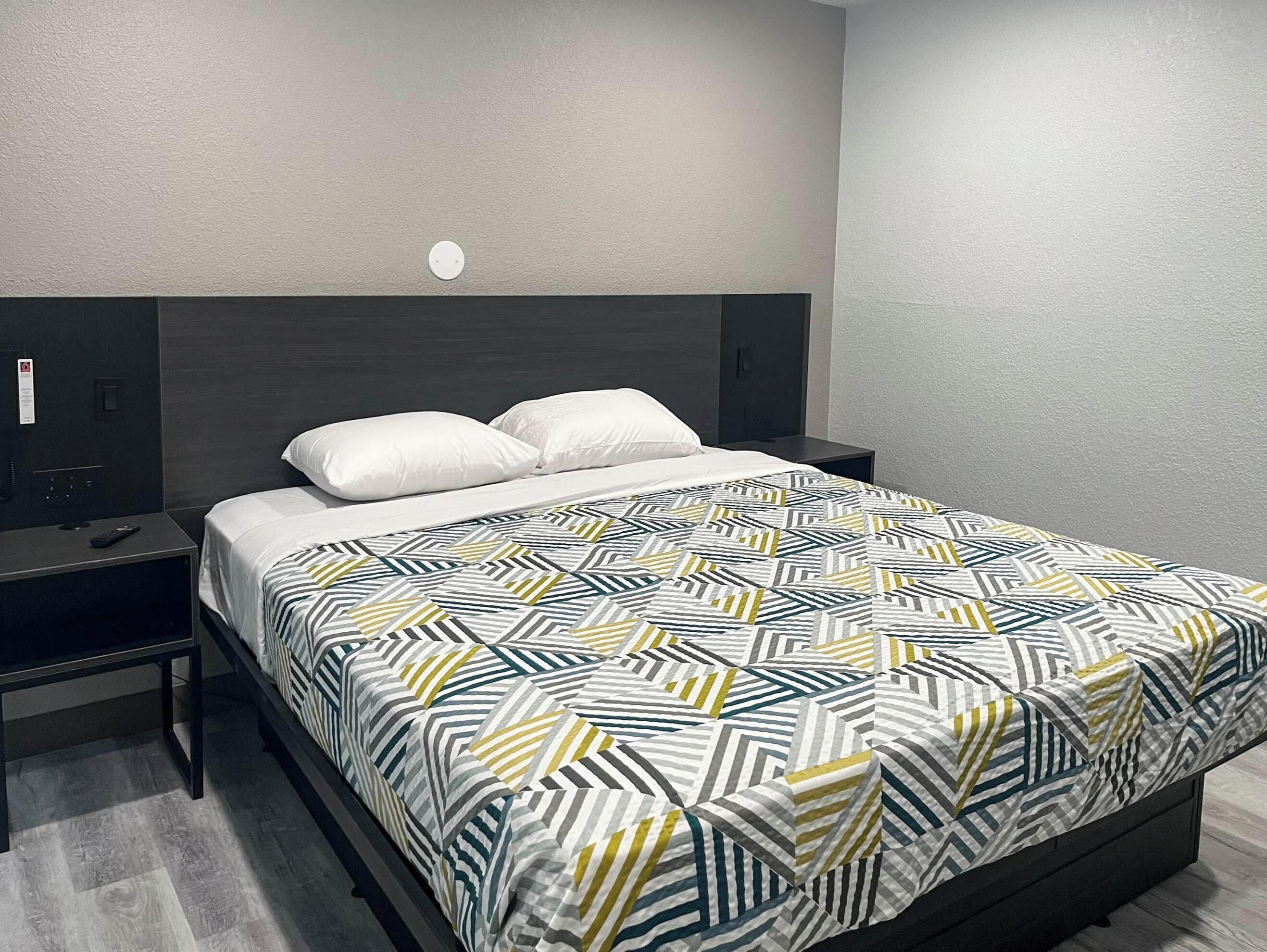 Habitación Deluxe, 1 cama de matrimonio grande, no fumadores, frigorífico (Mircowave) | Wifi gratis y ropa de cama