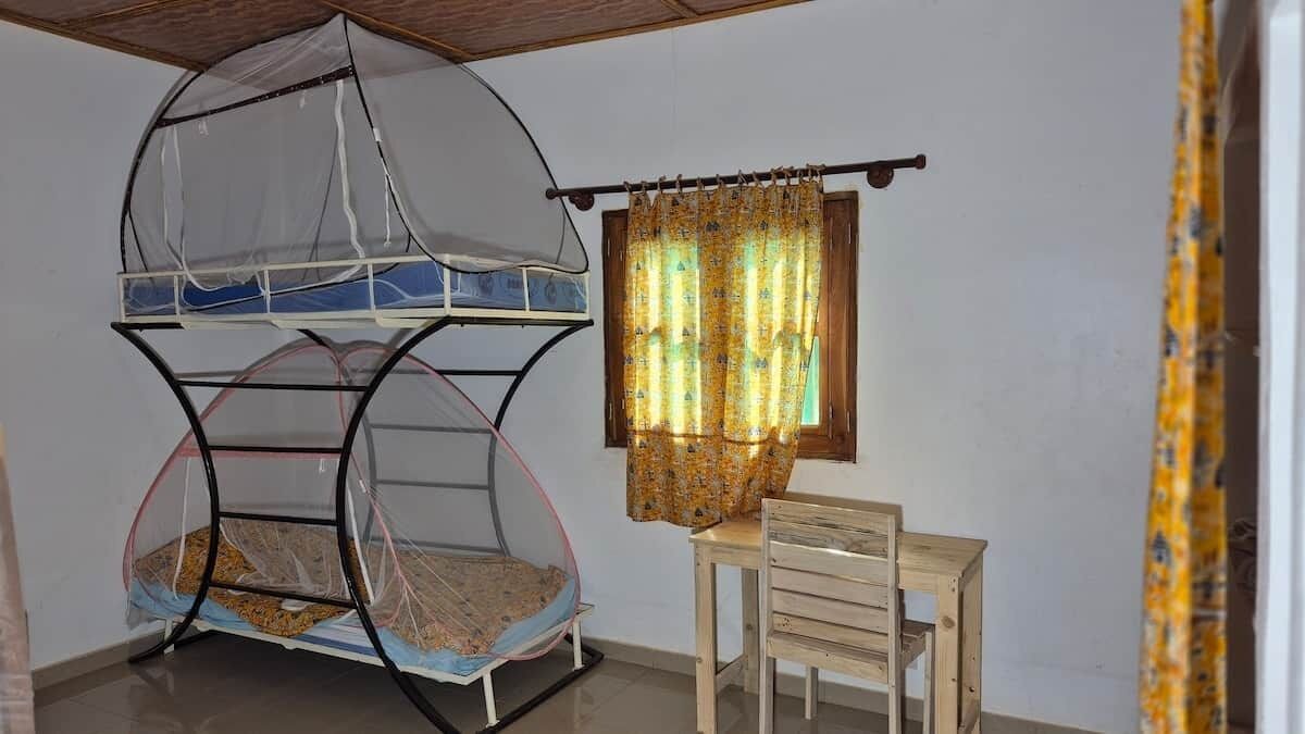 WiFi, bed sheets