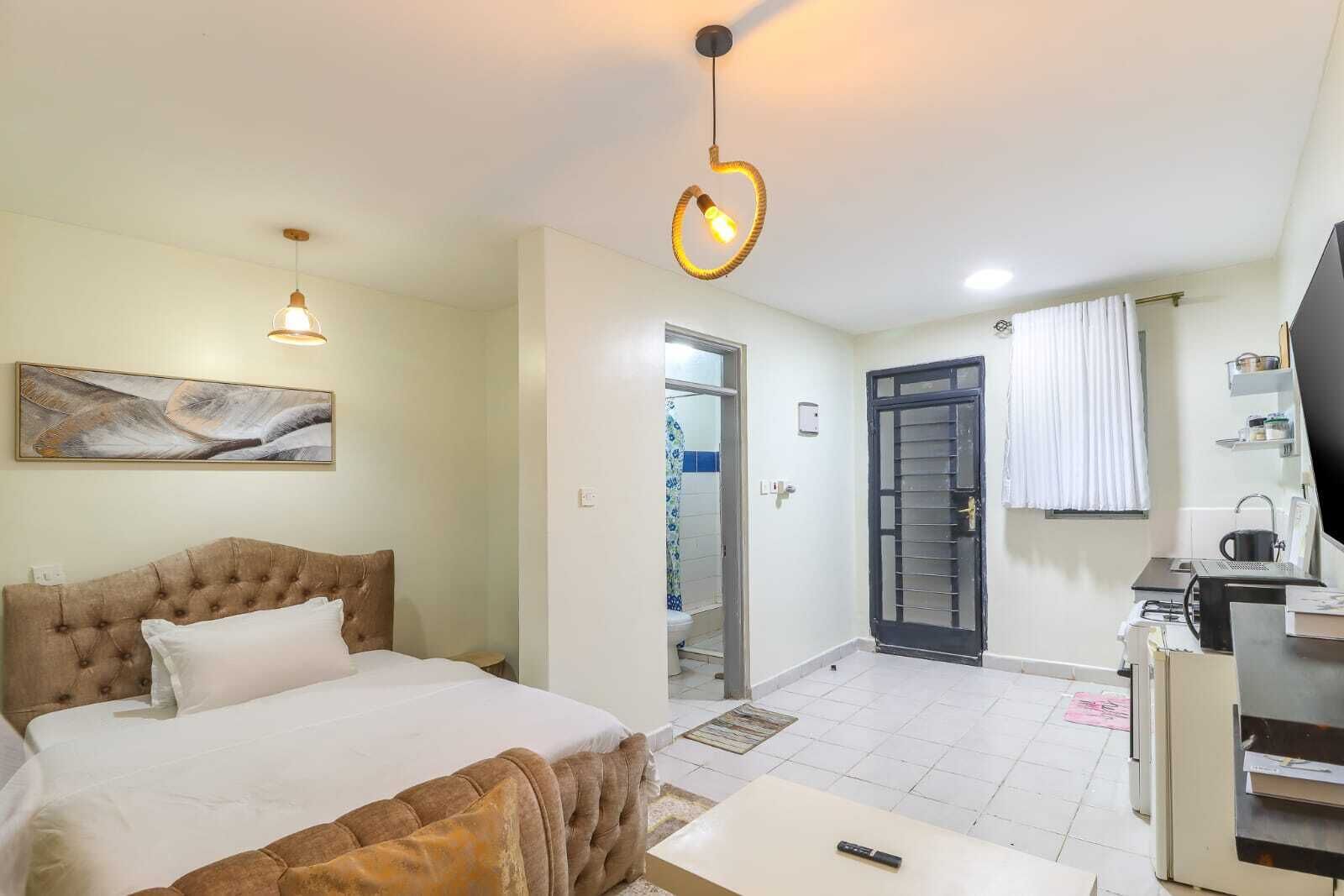 Laptop workspace, iron/ironing board, free WiFi