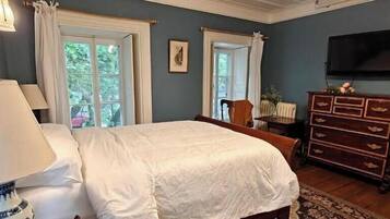 Blackout drapes, WiFi (free)