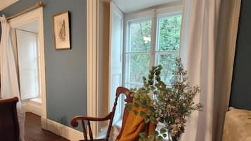 Classic Room | Blackout drapes, WiFi (free)