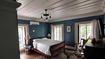 Classic Room | Blackout drapes, WiFi (free)
