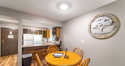 Cozy 1 Bedroom located on Granite Peak, Unit 2