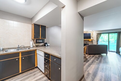 Cozy 1 Bedroom located on Granite Peak, Unit 2