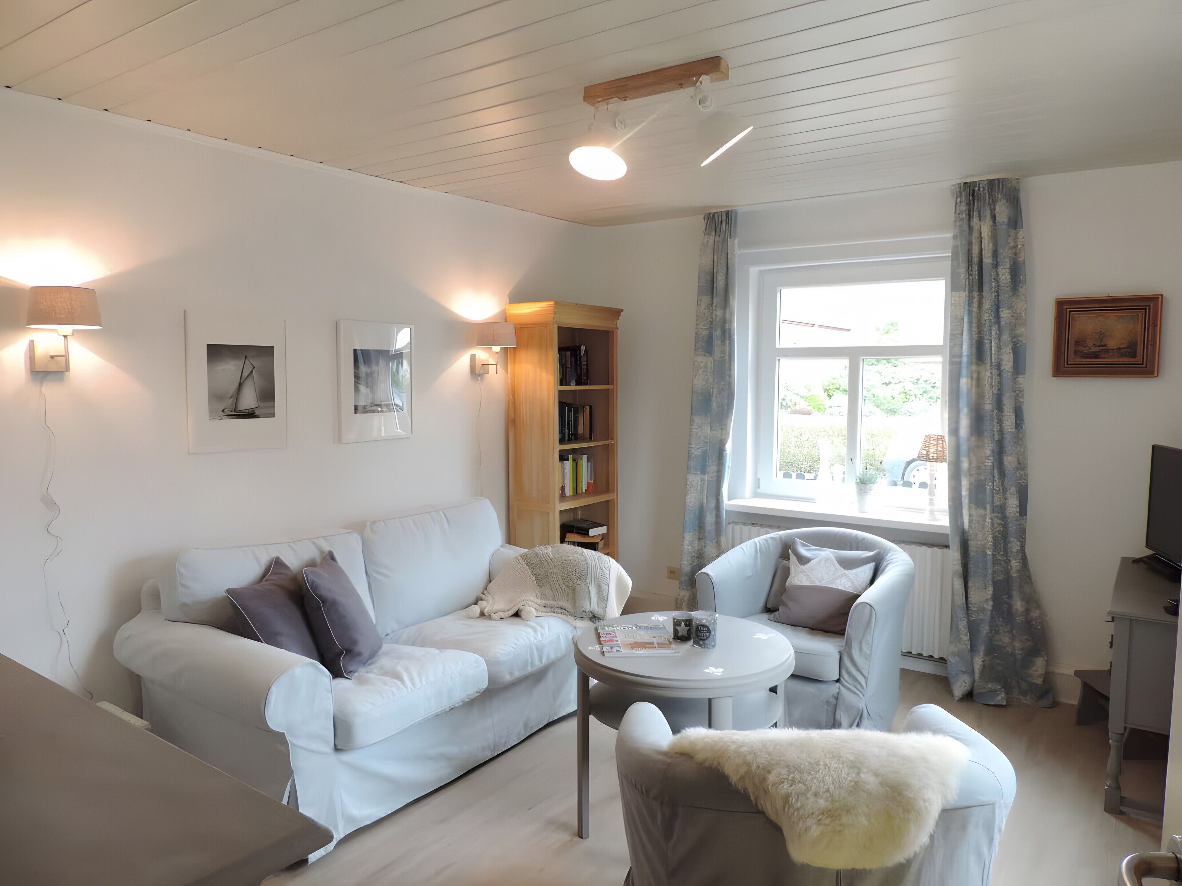 Fernseher, Kamin, DVD-Player
