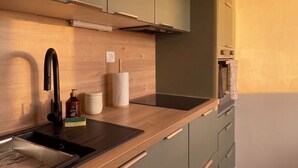 Private kitchen - Elegant, cozy studio apartment—right in the heart of Haguenau—close to all amenities (Haguenau)