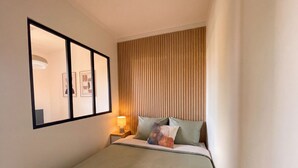 1 bedroom, iron/ironing board, Internet, bed sheets - Elegant, cozy studio apartment—right in the heart of Haguenau—close to all amenities (Haguenau)