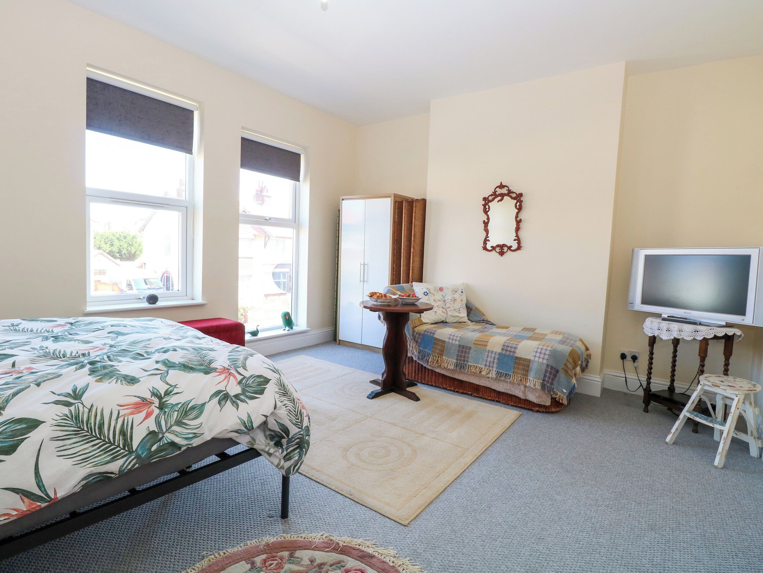 6 bedrooms, WiFi (free), individually decorated, individually furnished