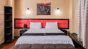 Desk, iron/ironing board, WiFi, bed sheets