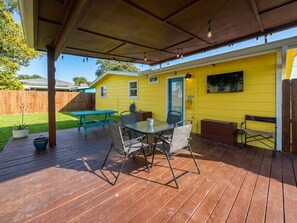 Outdoor dining - Al & Sherry's Oasis | Pet-Friendly Dream! (Rockport)