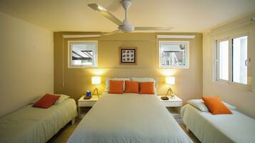 Quarto solteiro conforto | Cofres nos quartos, Wi-Fi de cortesia