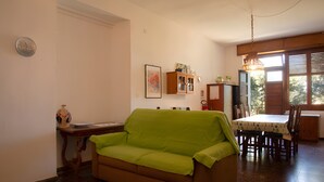 TV, lareira