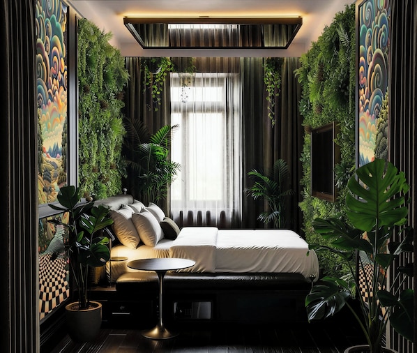 Minibar, free WiFi, bed sheets