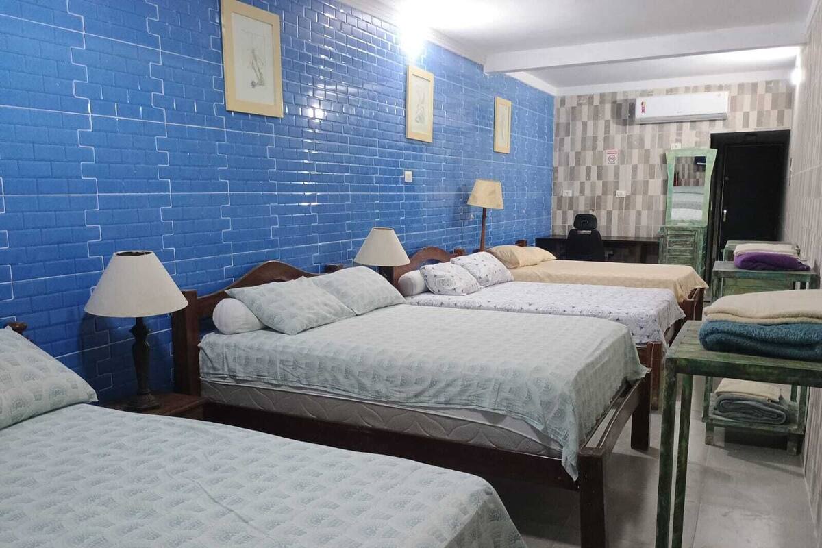 Quadruple Room | Meja, Wi-fi percuma 