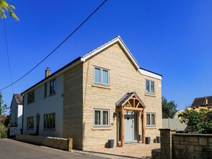 Exterior - Cern-wyn (Chippenham)