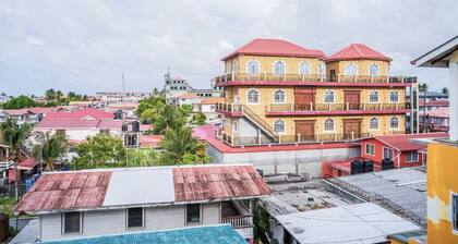 Shelbees Suites - Garden Suite 201