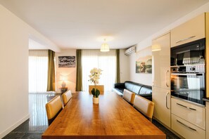 Dining - Vrbo Property (Cannes)