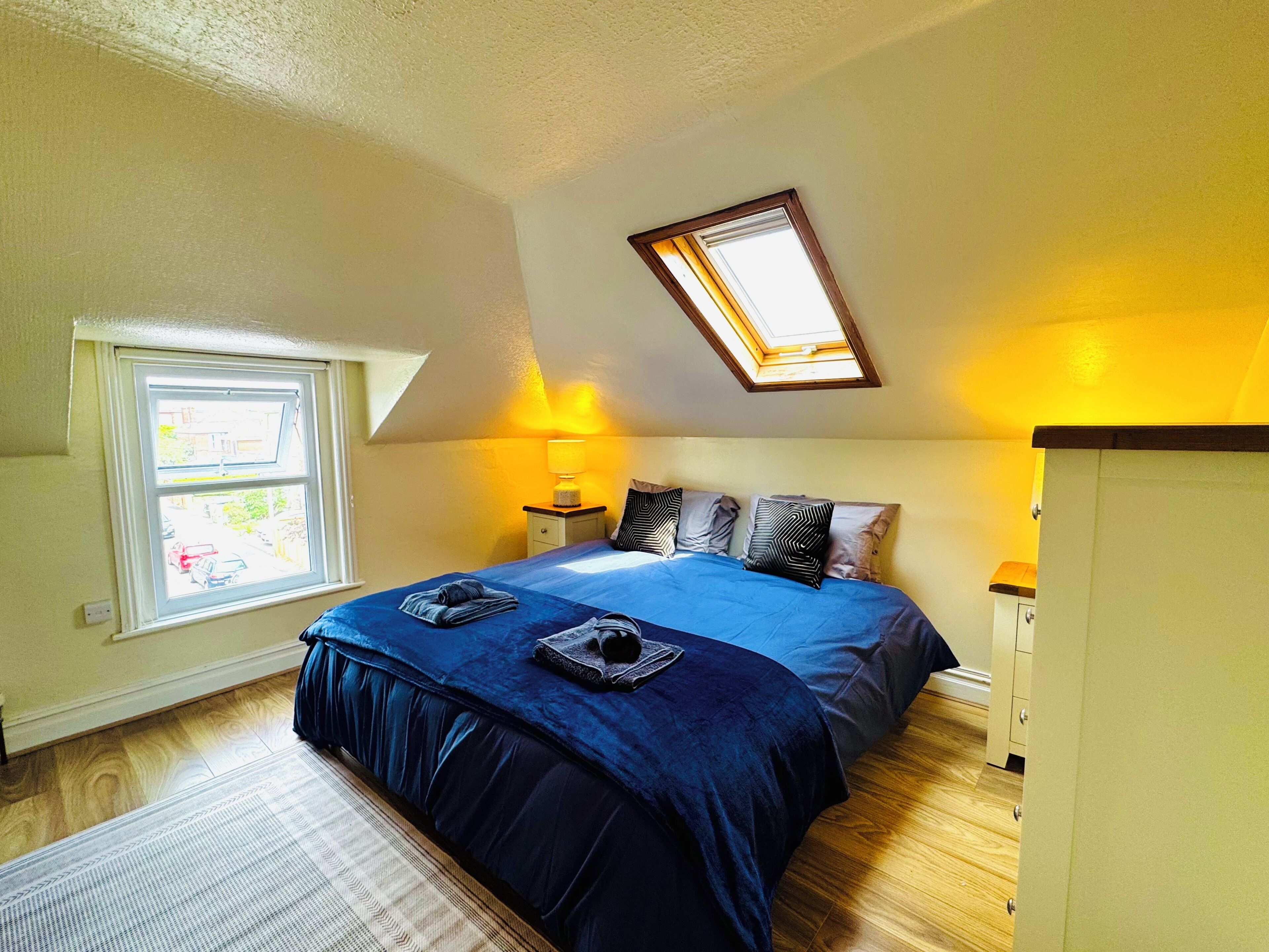 4 bedrooms, iron/ironing board, WiFi, bed sheets