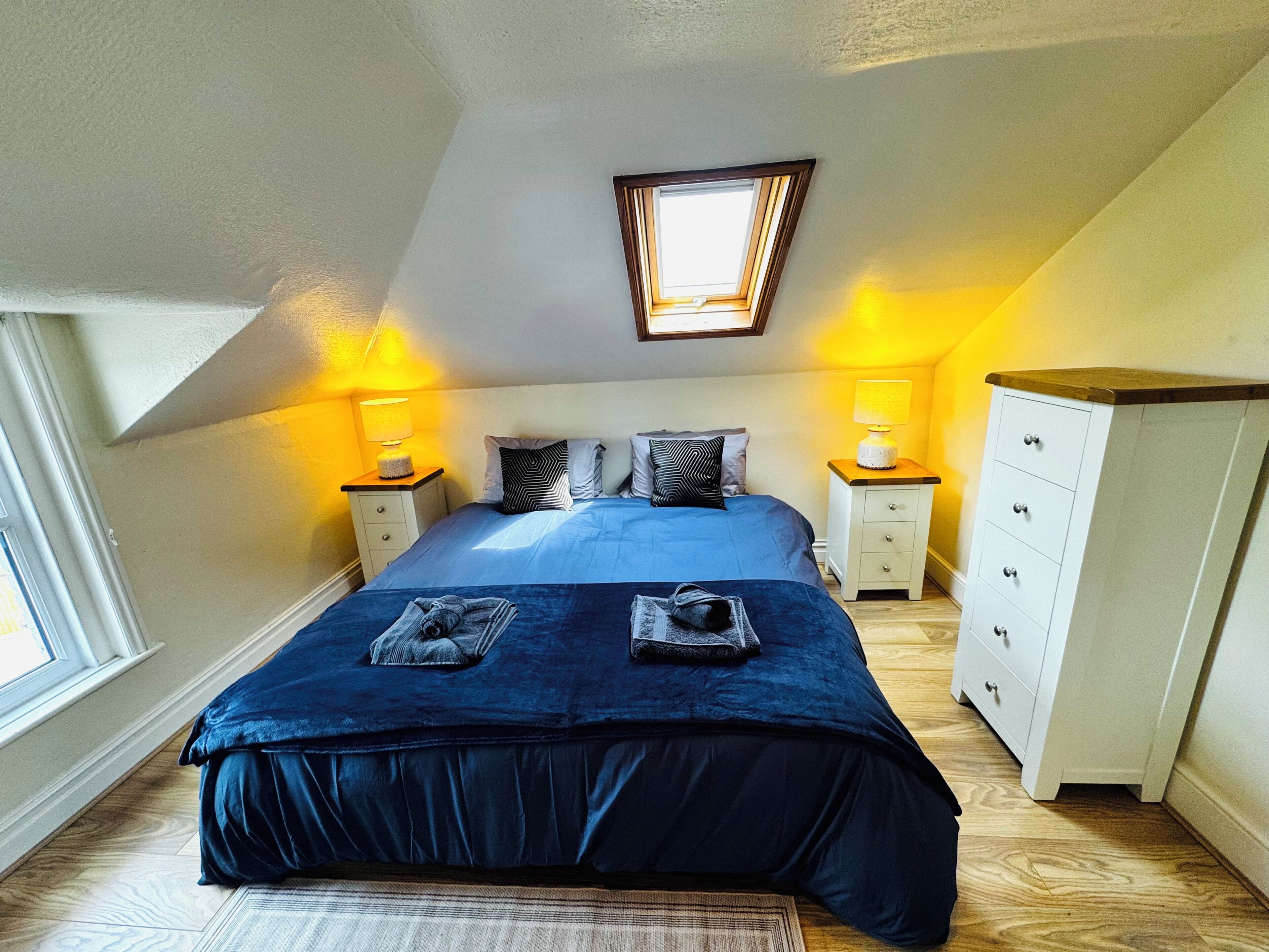 4 bedrooms, iron/ironing board, WiFi, bed sheets