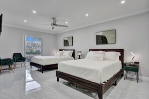 Luxury-Villa, Meerblick | Schreibtisch, Bügeleisen/Bügelbrett, kostenloses WLAN