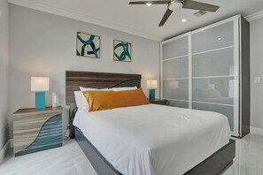 Luxury-Villa, Meerblick | Schreibtisch, Bügeleisen/Bügelbrett, kostenloses WLAN