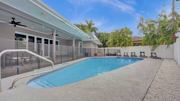 Luxury-Villa, Meerblick | Pool | Innenpool