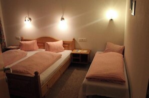 Room - Vrbo Property (Auffach)