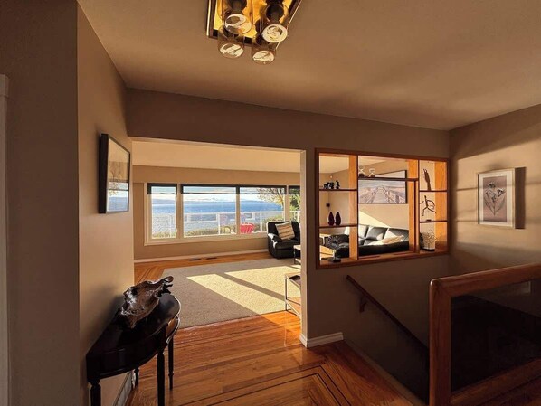 Family House, 5 Bedrooms, Ocean View | Living area
