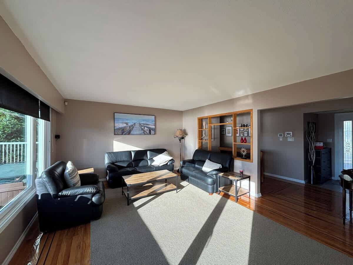 Family House, 5 Bedrooms, Ocean View | Living area