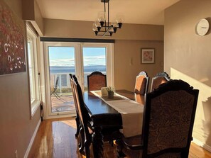 Family House, 5 Bedrooms, Ocean View | Dining - Sunset Shores Retreat (Powell River)