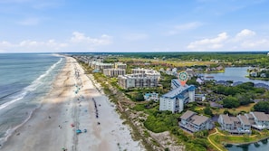 A coastal resort with beachfront accommodations, a marina, and a golf course. - Bridgewater 427 Beautiful Renovated condo in Litchfield by the Sea! (Pawleys Island)