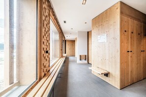A hallway with wooden benches, a large wooden wardrobe, and a window with a view. - Altis - Terrace | Spa | Ski locker | Alpe d'Huez (Huez)