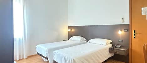 Habitación Confort doble | Caja fuerte, escritorio, wifi gratis