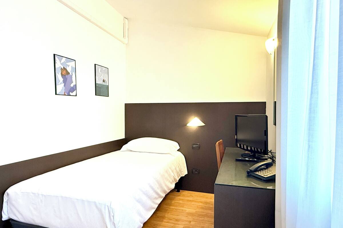 Comfort-Einzelzimmer | Zimmersafe, Schreibtisch, kostenloses WLAN