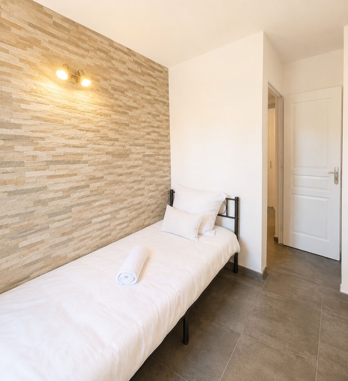 2 chambres, fer et planche à repasser, Wi-Fi gratuit, draps fournis