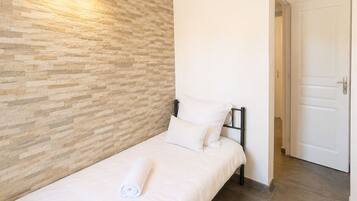 2 chambres, fer et planche à repasser, Wi-Fi gratuit, draps fournis