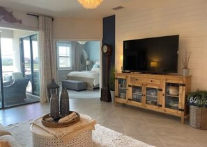 Room - Charming 2-bedroom Villa on water w/ Many Amenities in gated Lakewood Ranch (Bradenton)