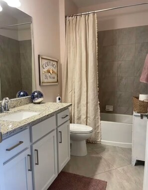 Bathroom - Charming 2-bedroom Villa on water w/ Many Amenities in gated Lakewood Ranch (Bradenton)