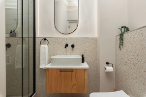 Bathroom - Charlie and the Chairman | Modern CBD Retreat (Cape Town)