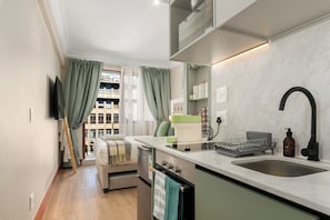 Private kitchen - Charlie and the Chairman | Modern CBD Retreat (Cape Town)