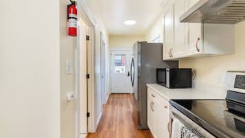 Superior Duplex, Non Smoking, Patio | Private kitchen