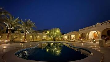 2 outdoor pools