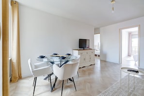 Dining - Le Cocon Champenois - Joli appt proche du centre (Reims)