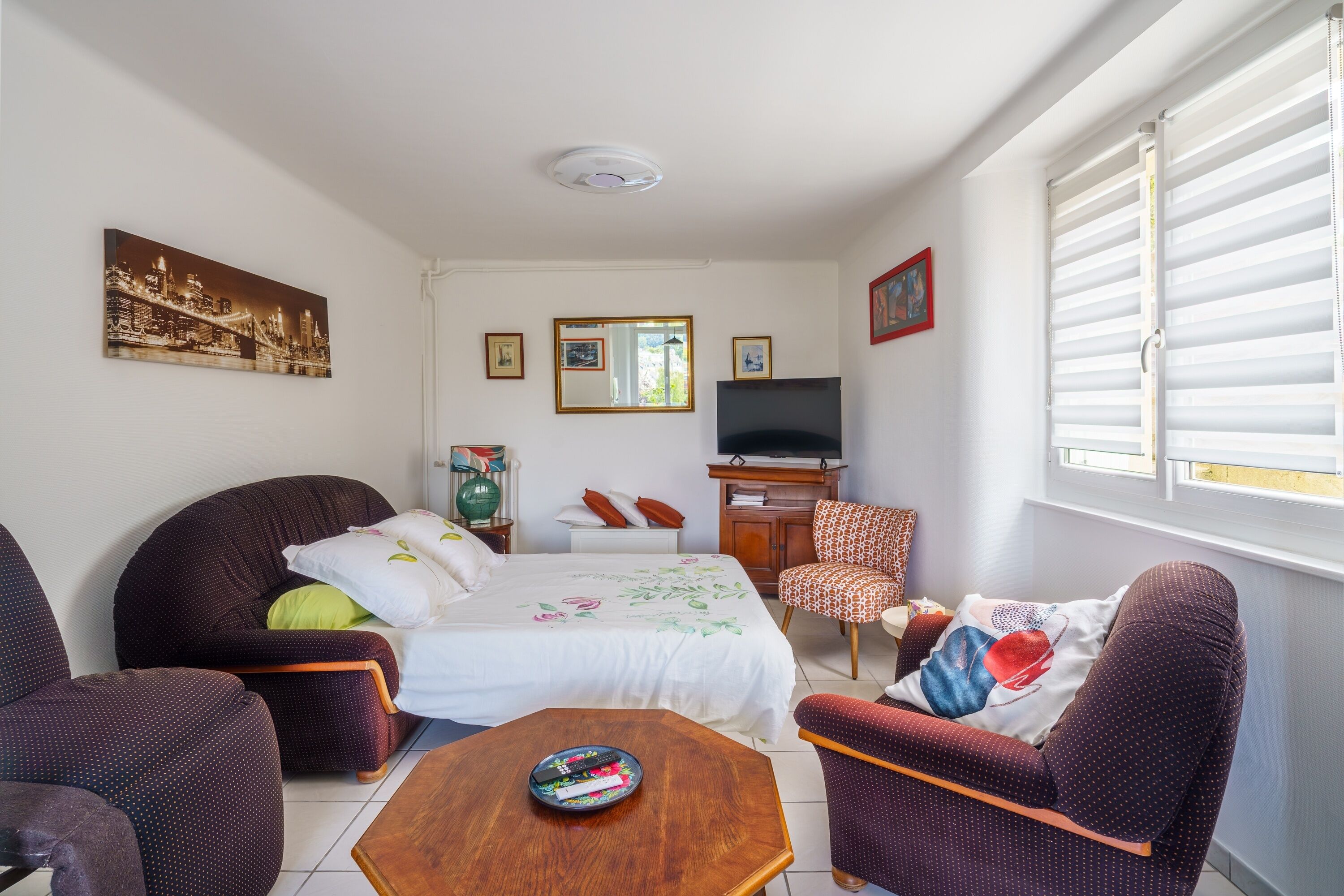 1 bedroom, iron/ironing board, WiFi (free), bed sheets