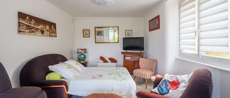 1 bedroom, iron/ironing board, WiFi (free), bed sheets
