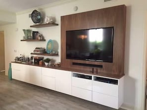 Fabulous Entertainment Center - Oversized Residence 3BR Near 5th Avenue & Beach @ C104 (Naples)