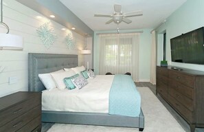 50" Flat Screen TV in Master - Oversized Residence 3BR Near 5th Avenue & Beach @ C104 (Naples)