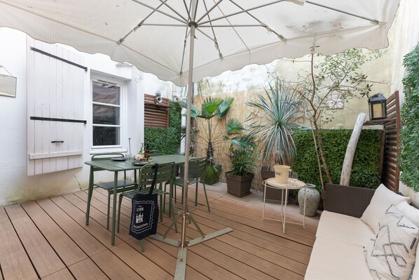Outdoor dining - Le Patio - Ancien atelier de soyeux avec terrasse (Lyon)