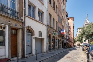 Exterior - Le Patio - Ancien atelier de soyeux avec terrasse (Lyon)