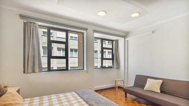 Room - 'Praça AL T2' Apartment with Mountain View, Wi-Fi and Air Conditioning (São João da Madeira)